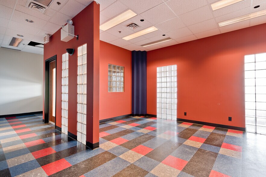 More Photos Of 4870 Boul Bourque, Sherbrooke General Retail For Lease