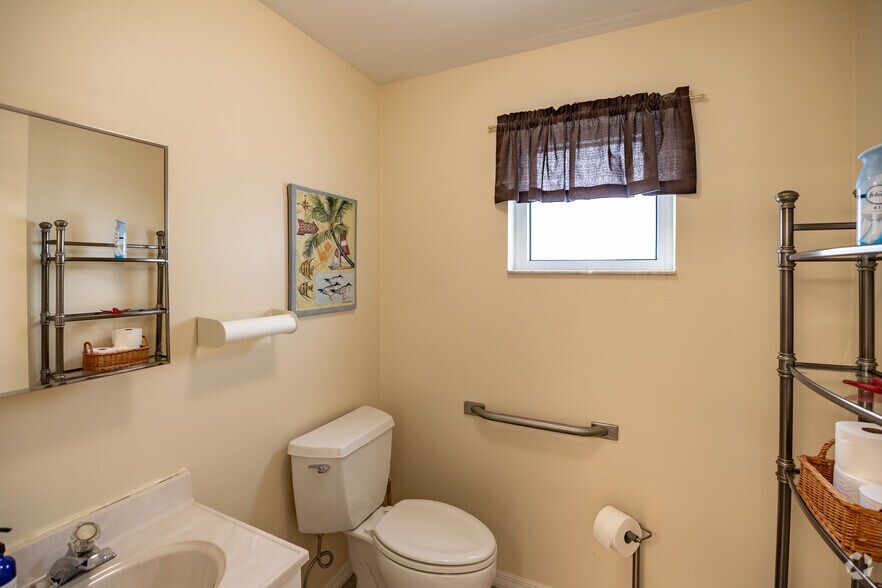 More Photos Of 10005-10095 Overseas Hwy, Marathon Office For Sale