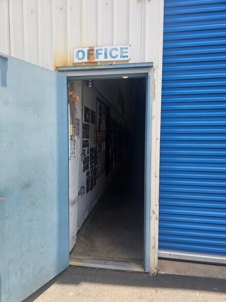 More Photos Of 96-1276-1276 Waihona St, Pearl City Warehouse For Lease