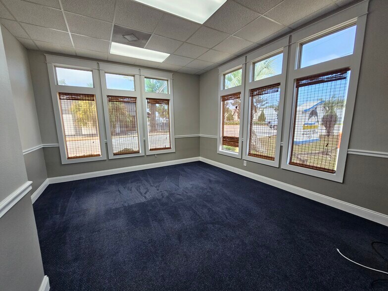More Photos Of 913 Gulf Breeze Pky, Gulf Breeze Storefront Retail Office For Sale