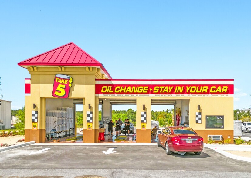 Primary Photo Of 16716 Macon St, Clermont Auto Repair For Sale