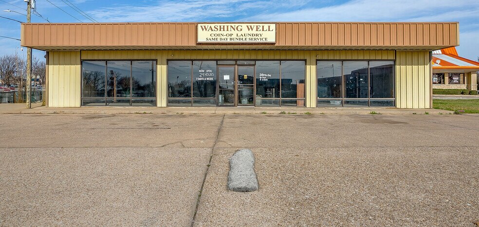 More Photos Of 1217 Highway 157 N, Mansfield Freestanding For Sale