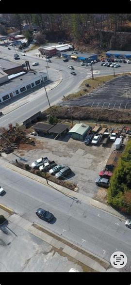 Primary Photo Of 321 S Washington St, Hendersonville Garden Center For Lease