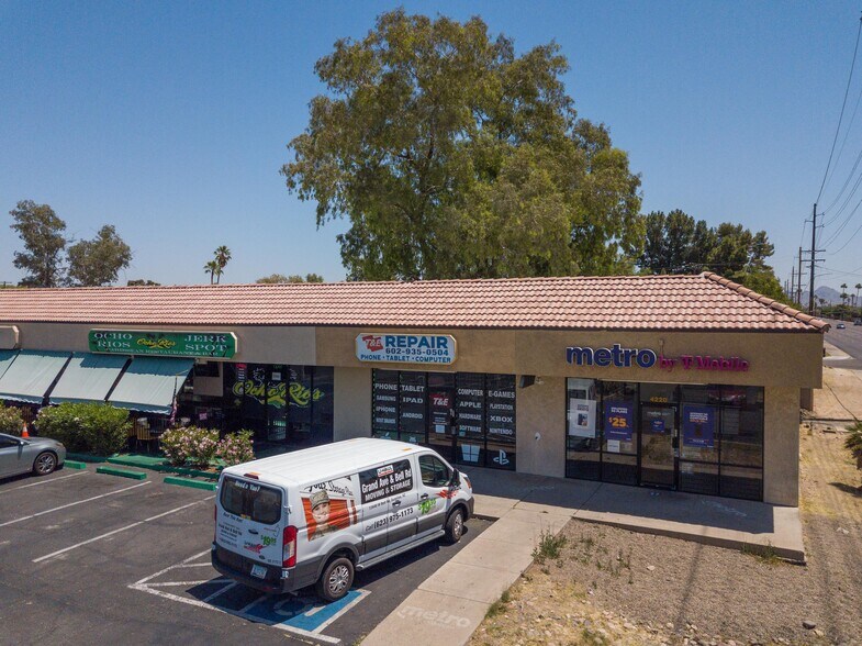 More Photos Of 4220 W Northern Ave, Phoenix General Retail For Lease