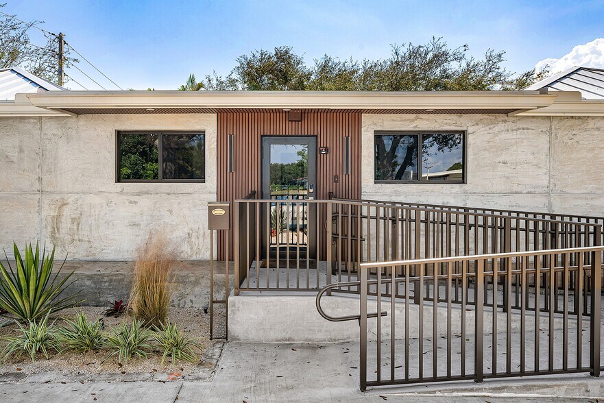 More Photos Of 112 SE 10th St, Delray Beach Office Residential For Sale