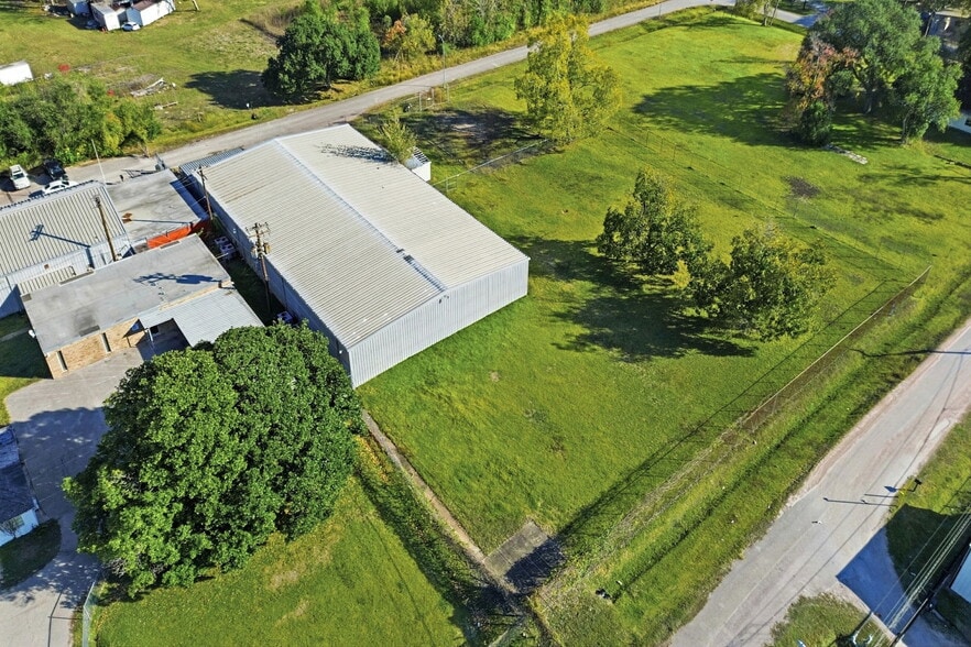 More Photos Of 13026 Rosecrest Dr, Houston Warehouse For Lease