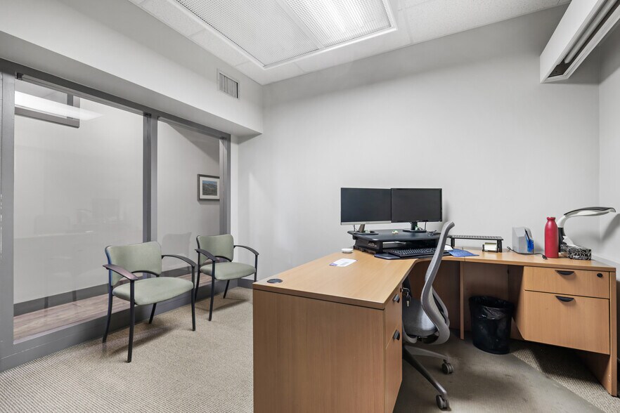 More Photos Of 1909 10th Ave SW, Calgary Office For Sale