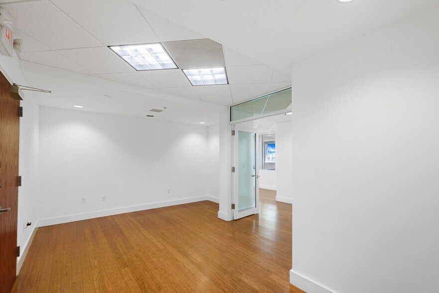 More Photos Of , North Miami Beach Office For Sale