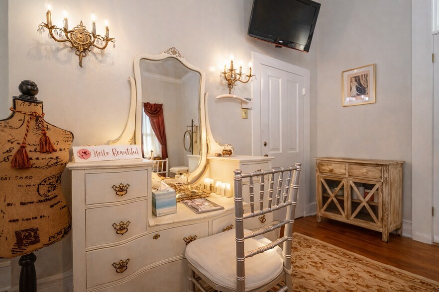 More Photos Of 5800 England Dr, Alexandria Specialty For Sale