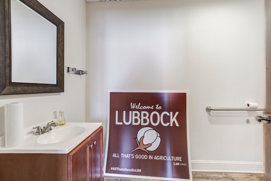 More Photos Of 1312 Texas Ave, Lubbock Office For Sale