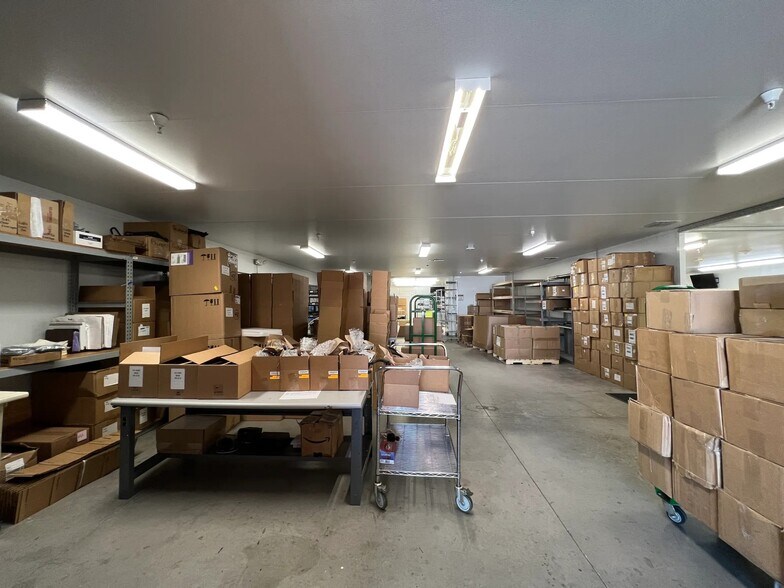 More Photos Of 1074 N Orange Ave, Sarasota Warehouse For Lease