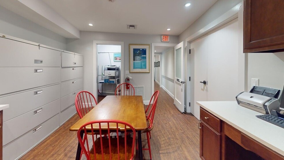 More Photos Of 44 Cocoanut Row, Palm Beach Medical For Sale