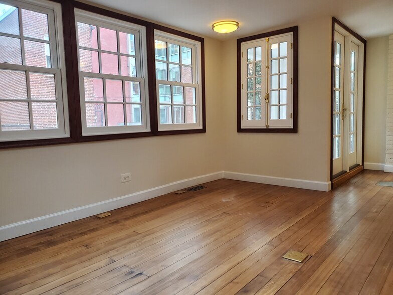 More Photos Of 9 Saint Matthews Ct NW, Washington Office Residential For Lease