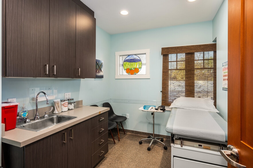 More Photos Of 615 E Chapman Ave, Orange Medical For Sale