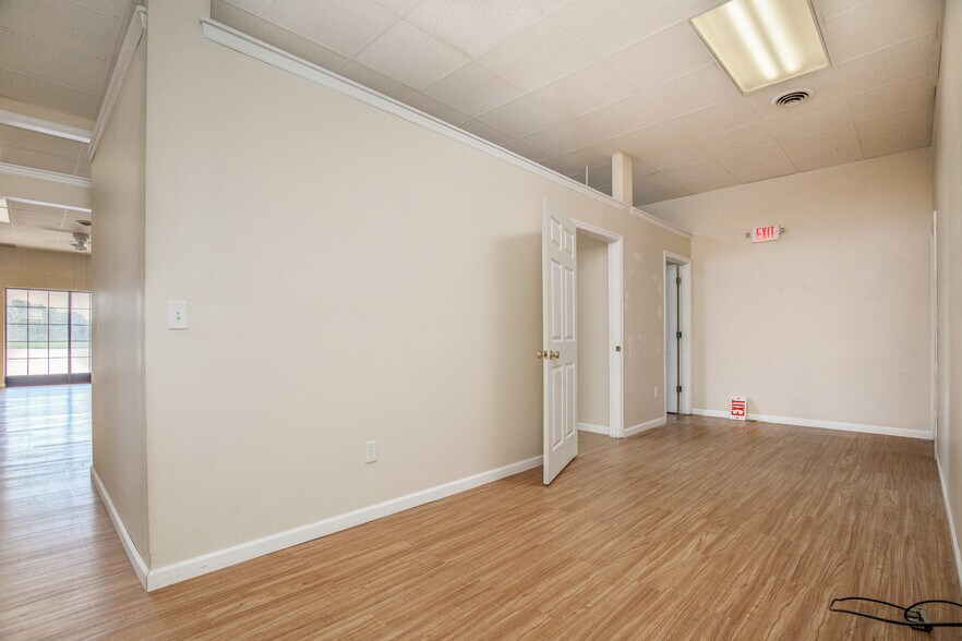 More Photos Of 4223 N Saint Peters Pky, Saint Peters General Retail For Lease