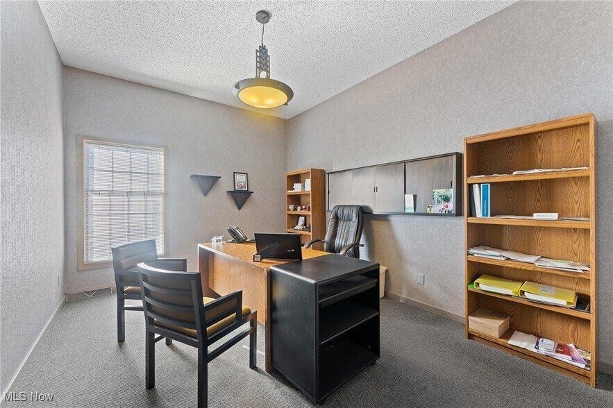 More Photos Of 925 Trailwood Dr, Youngstown Medical For Sale