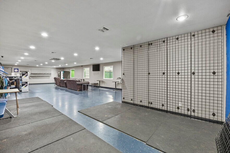 More Photos Of 505 County Line Rd, Rockwall Flex For Sale