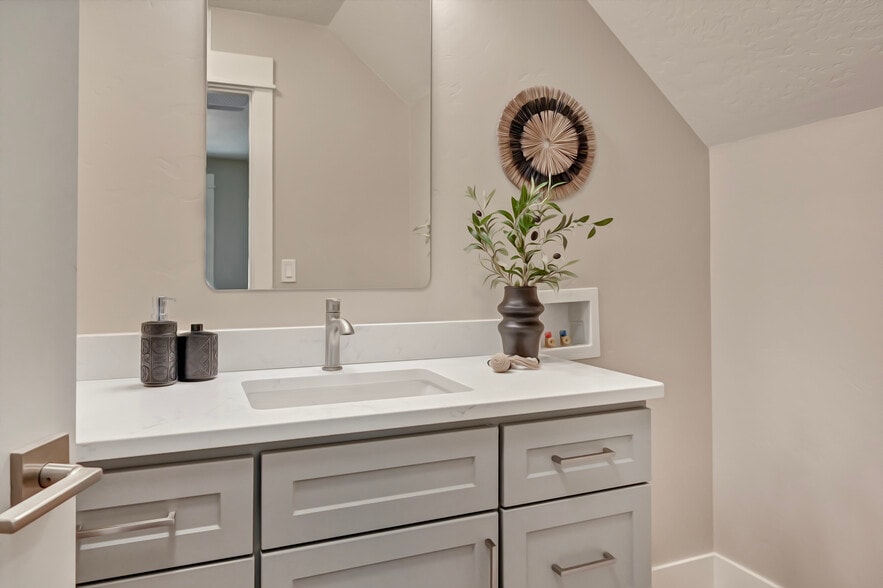 More Photos Of 2101 S Hervey St, Boise Multifamily For Sale