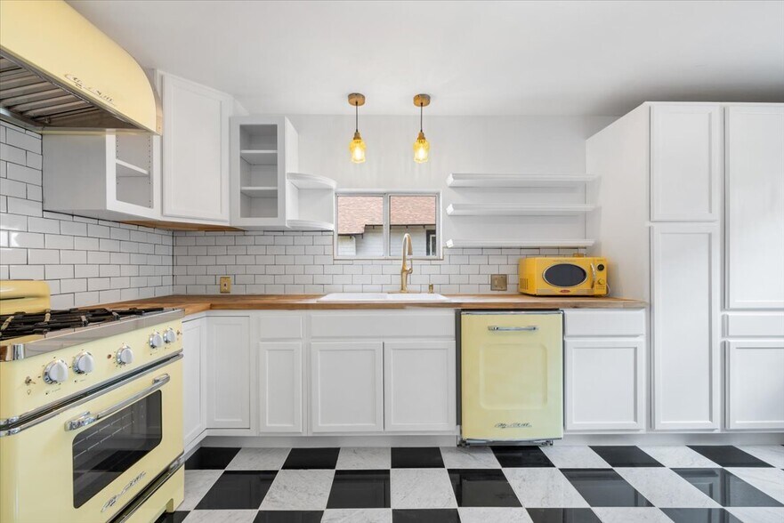 More Photos Of , Manitou Springs Unknown For Sale