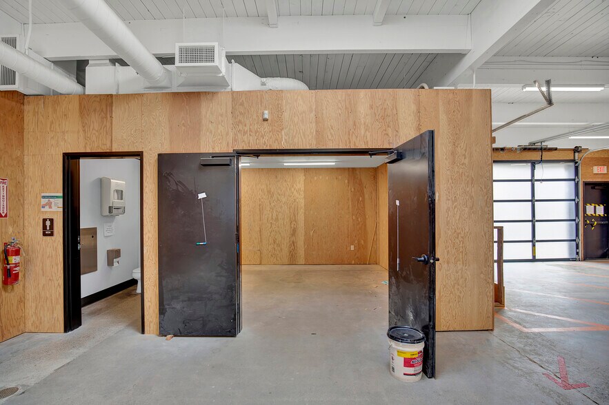 More Photos Of 454 SE 187th Ave, Portland Office For Sale
