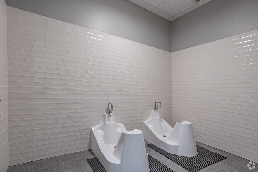 More Photos Of 981 Industrial Park Rd, Columbia Manufacturing For Sale