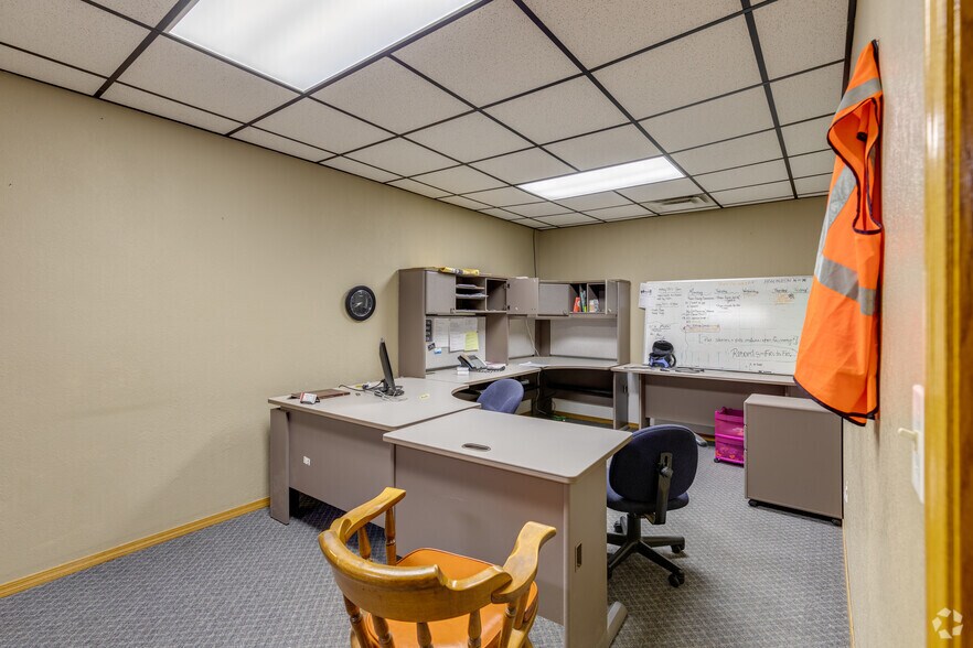 More Photos Of 113 W Harvey Ave, Wellington Office For Sale