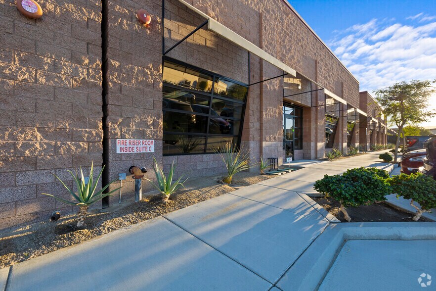 More Photos Of 77851 Los Montanas Rd, Palm Desert Unknown For Lease