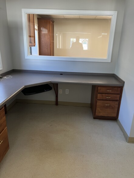 More Photos Of 651 W Broad St, Athens Office For Lease