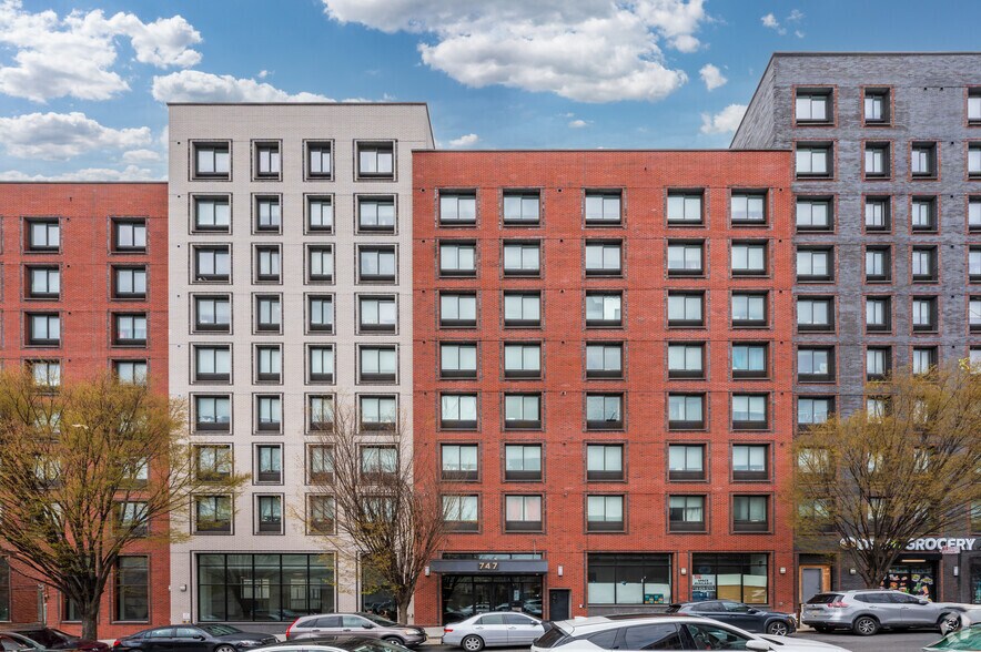 More Photos Of 180 E 156th St, Bronx Apartments For Lease