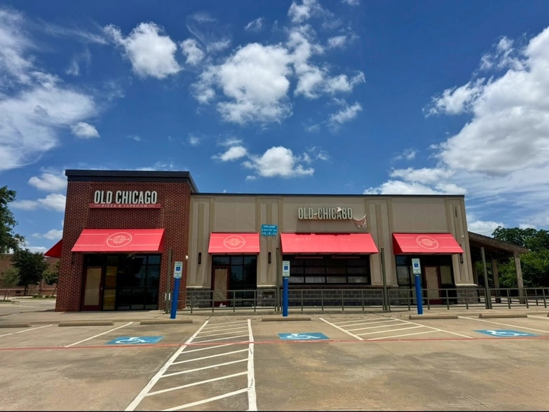 Primary Photo Of 1380 W Centerville Rd, Garland Restaurant For Lease