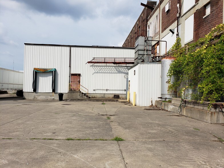 More Photos Of 14707 Dexter Ave, Detroit Warehouse For Sale