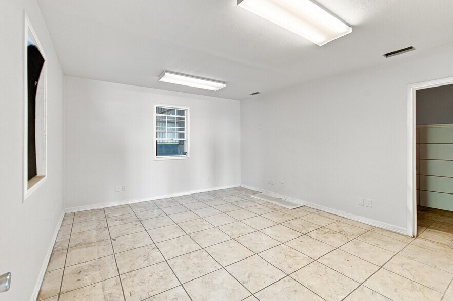 More Photos Of 14103 Transportation Ave, Laredo Distribution For Lease