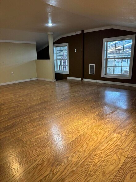 More Photos Of 201 8th st, Post Industrial For Sale