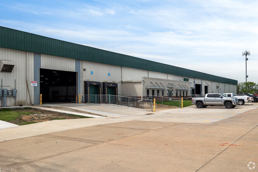 More Photos Of 8909 E 35th St, Wichita Warehouse For Lease