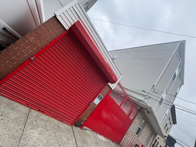 More Photos Of 109-111 Fleming Ave, Newark Apartments For Sale