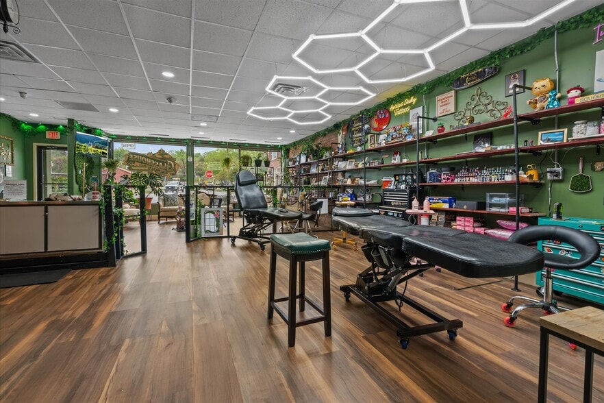 More Photos Of 453-463 S Thompson Ave, Excelsior Springs Storefront Retail Office For Sale