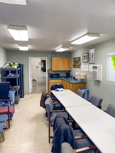 More Photos Of 90 SE Bridgeford Blvd, Bend Warehouse For Sale