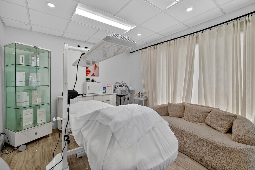 More Photos Of 201 N University Dr, Plantation Medical For Sale