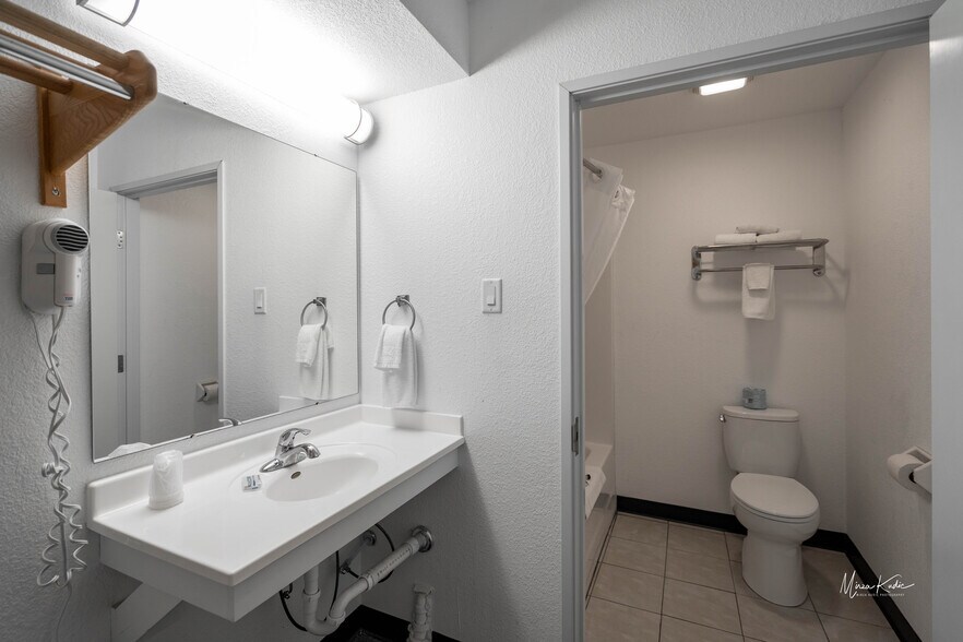 More Photos Of 203 SW 7th St, Stuart Hotel For Sale