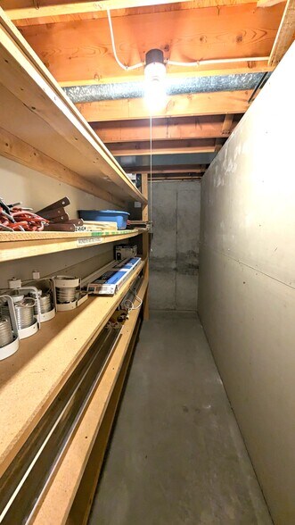 More Photos Of 1276 W Winneconne Ave, Neenah Storefront For Sale