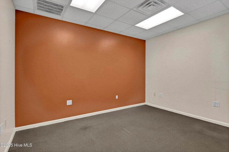 More Photos Of 2105 Capital Dr, Wilmington Warehouse For Lease