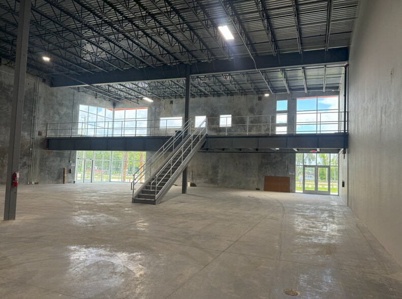 More Photos Of 3930 N Orange Blossom Trl, Orlando Light Distribution For Lease