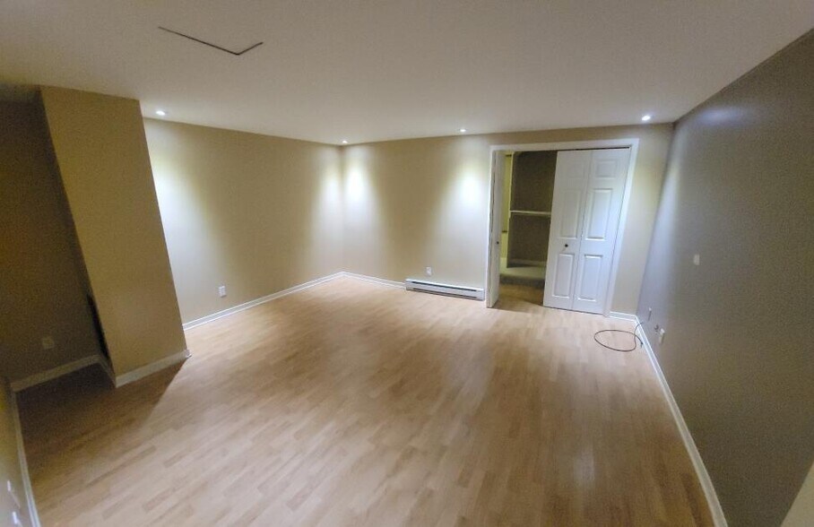 More Photos Of 24-30 Rue Saint-Eustache, Saint-eustache General Retail For Lease