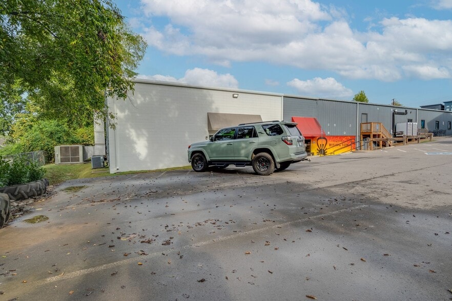 More Photos Of 1056 E Trinity Ln, Nashville Storefront Retail Office For Lease