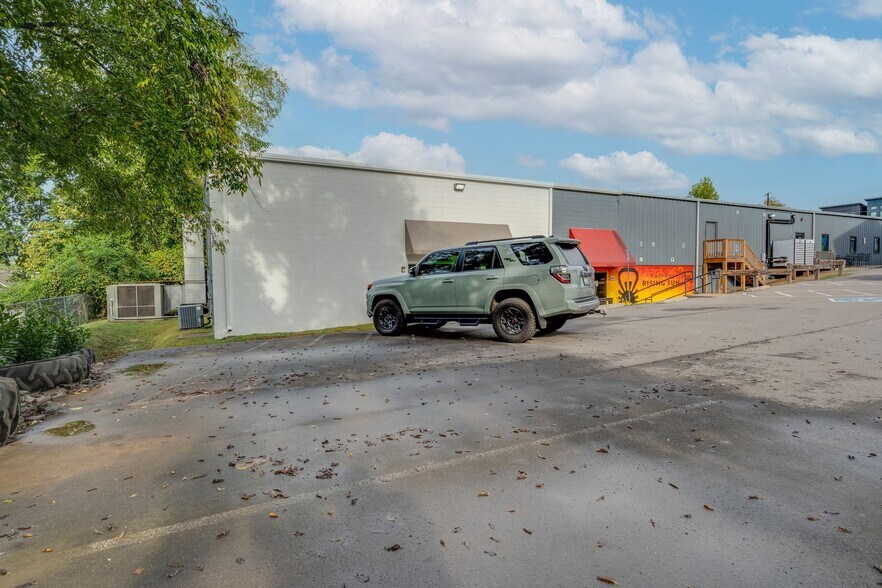 More Photos Of 1056 E Trinity Ln, Nashville Storefront Retail Office For Lease