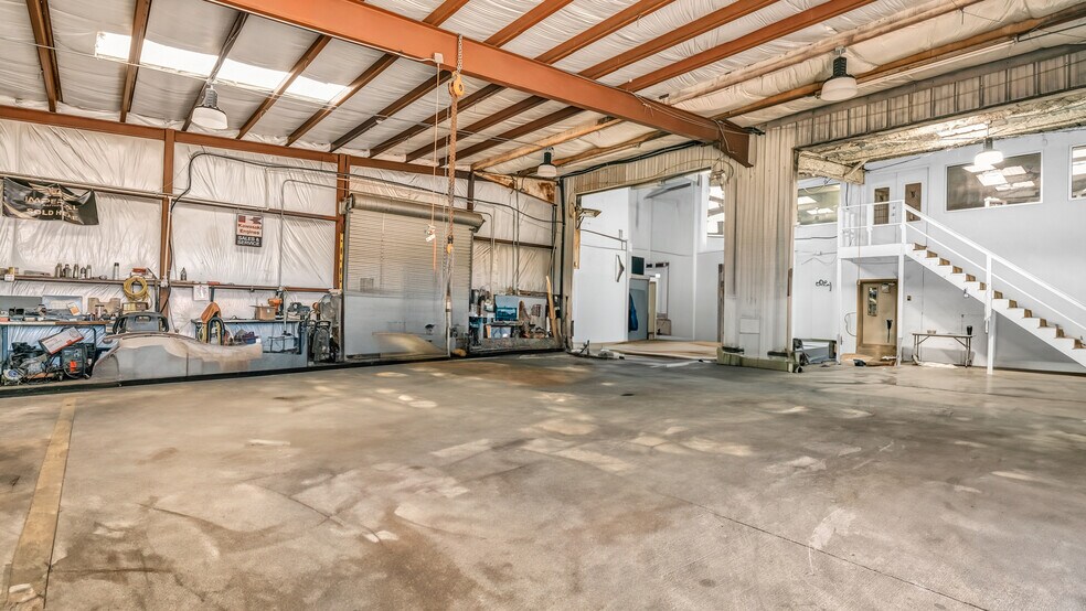 More Photos Of 5308 Sun Valley dr, Fort Worth Flex For Sale