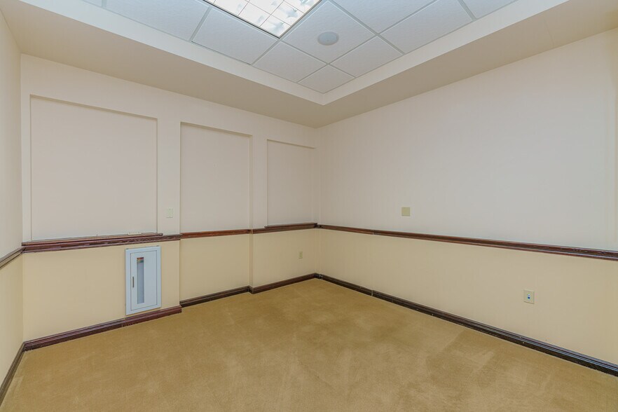 More Photos Of 10 Maxwell Dr, Clifton Park Medical For Lease