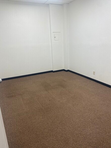 More Photos Of 1047 E Highway 121, Lewisville Self Storage For Lease