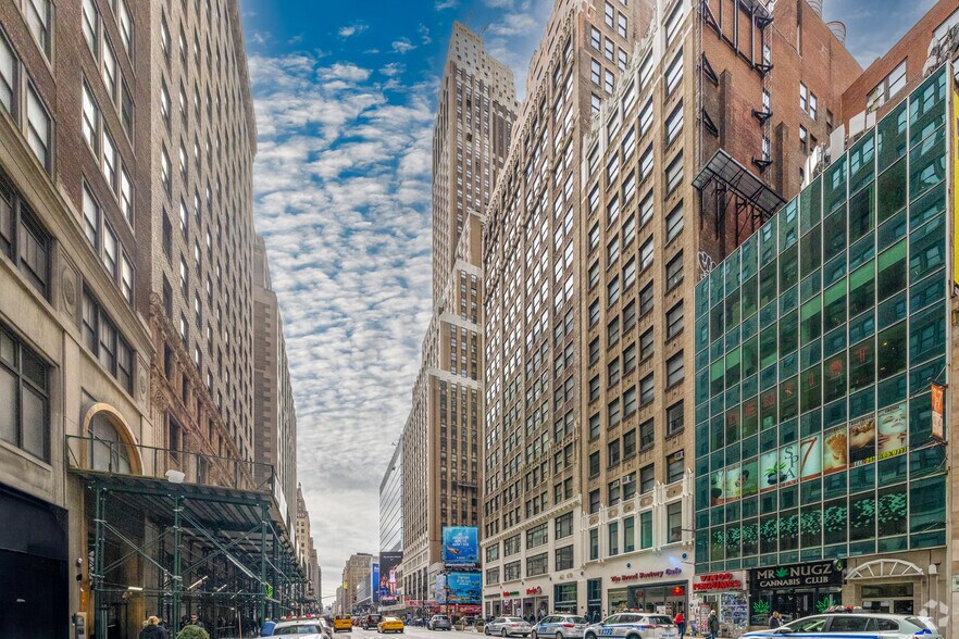 More Photos Of 450 7th Ave, New York Office For Lease