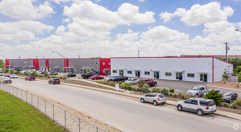 More Photos Of 14886 Tradesman Dr, San Antonio Showroom For Lease